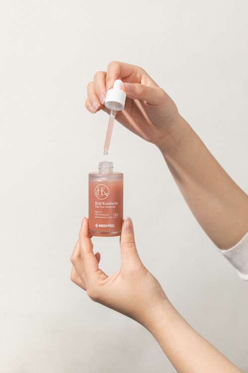 Сыворотка с 70% комбучи и липосомальными керамидами MEDI-PEEL Hyal Kombucha Tea-Tox Ampoule, 50ml