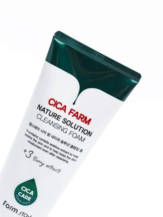 Восстанавливающая очищающая пенка с центеллой азиатской Cica Farm Nature Solution Cleansing Foam FarmStay