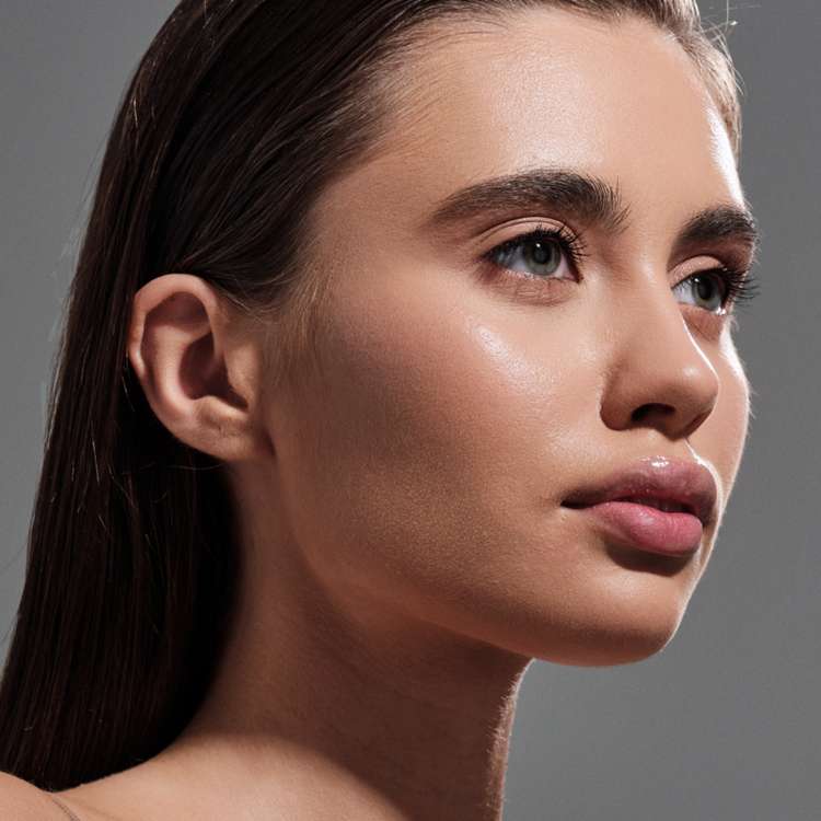 Блеск для губ с plumping-эффектом LIP GLOSS CARE CRYSTAL SHIK